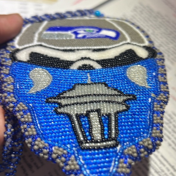 This is authentic Indigenous art medallion created by Indigenous in Walla Walla - Picture 4 of 7